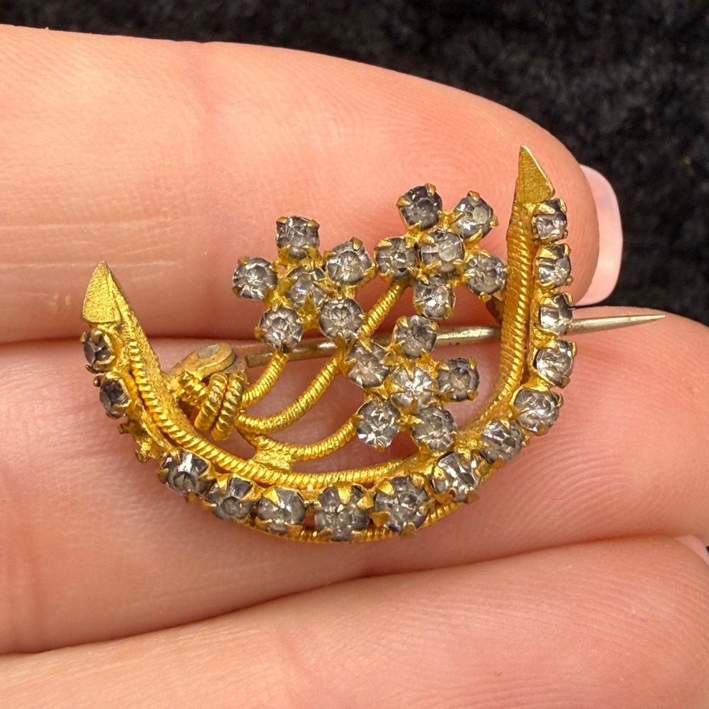 Vintage Victorian Crescent Brooch Flower‎ READ